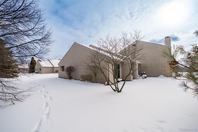 705 Preston Court, Rochester Hills, MI 48307