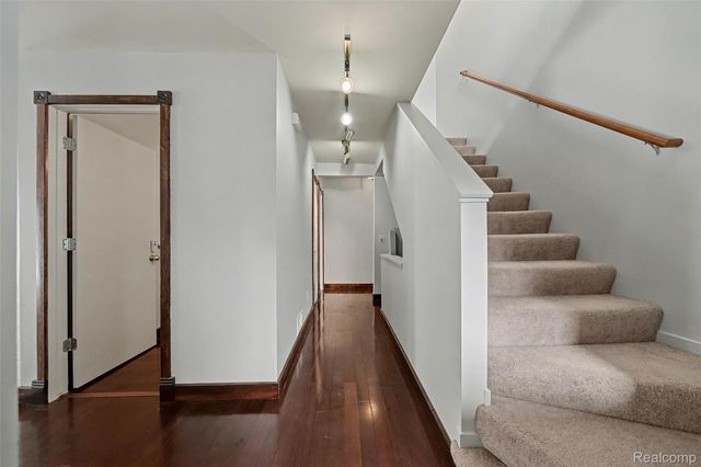 705 Preston Court, Rochester Hills, MI 48307