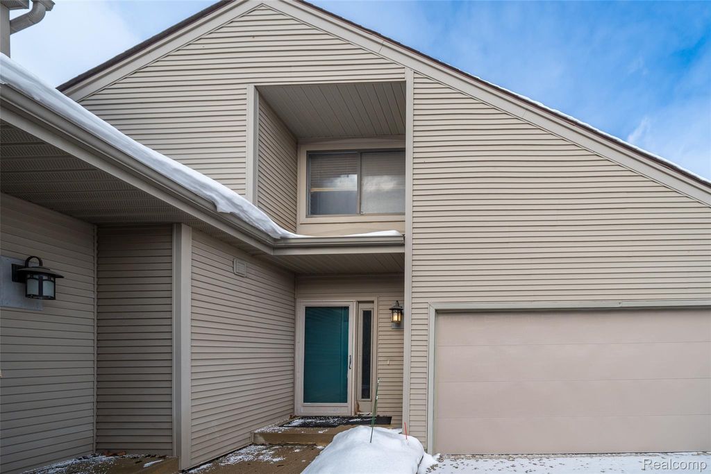 705 Preston Court, Rochester Hills, MI 48307