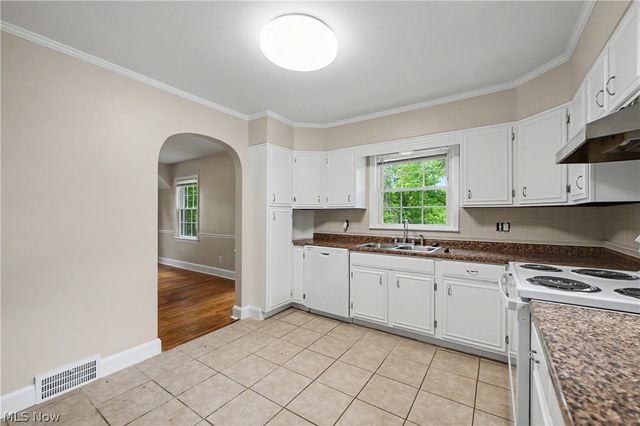 1808 W Comet Road, New Franklin, OH 44614