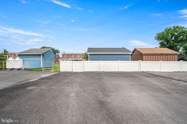 1006 W BRIDGE ST, Phoenixville, PA 19460
