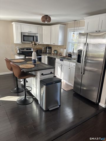 130 Round Hill Road, Meriden, CT 06450