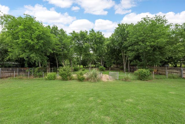 202 Milky Way Road, Bruceville, TX 76630