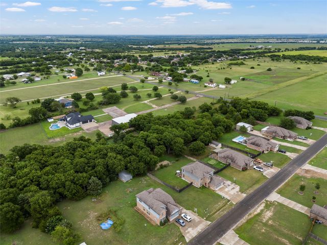 202 Milky Way Road, Bruceville, TX 76630