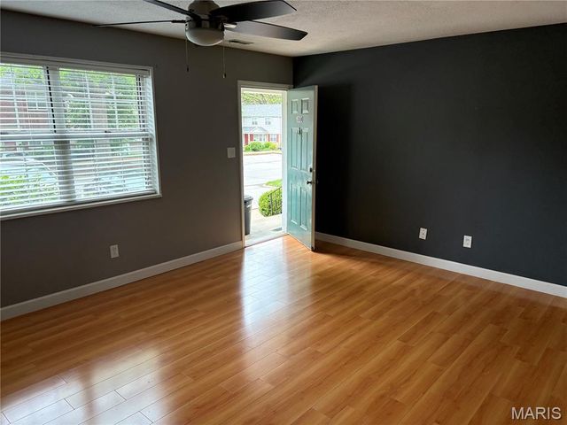 1520 E Swan Circle, Brentwood, MO 63144
