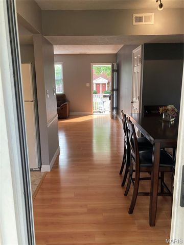 1520 E Swan Circle, Brentwood, MO 63144