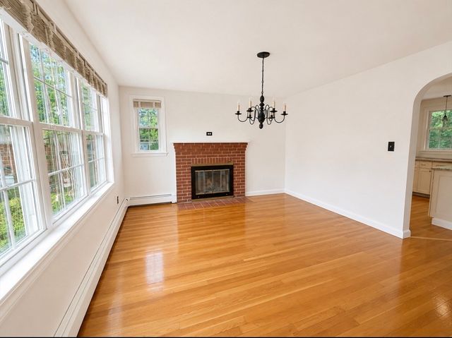 14 Appletree Rd, Tewksbury, MA 01876