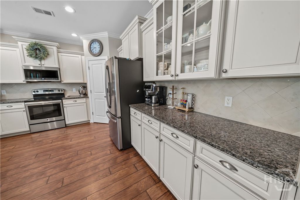 Image 14 of property listing at 240 Kingswood Drive, Richmond Hill, GA 31324