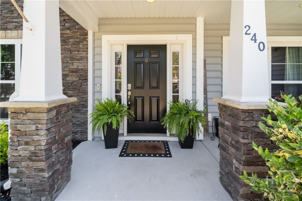 Image 2 of property listing at 240 Kingswood Drive, Richmond Hill, GA 31324