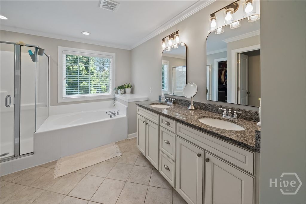 Image 37 of property listing at 240 Kingswood Drive, Richmond Hill, GA 31324