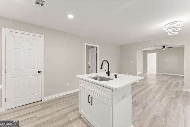239 E Currahee Street, Toccoa, GA 30577