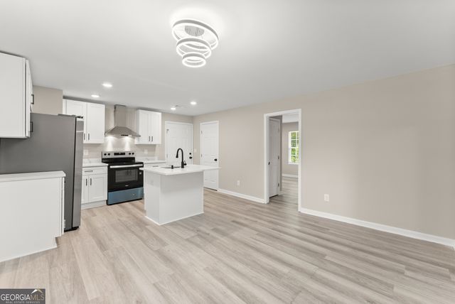 239 E Currahee Street, Toccoa, GA 30577