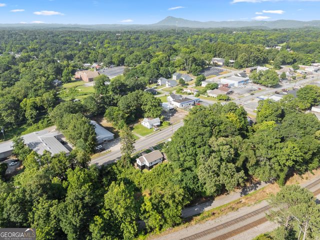 239 E Currahee Street, Toccoa, GA 30577