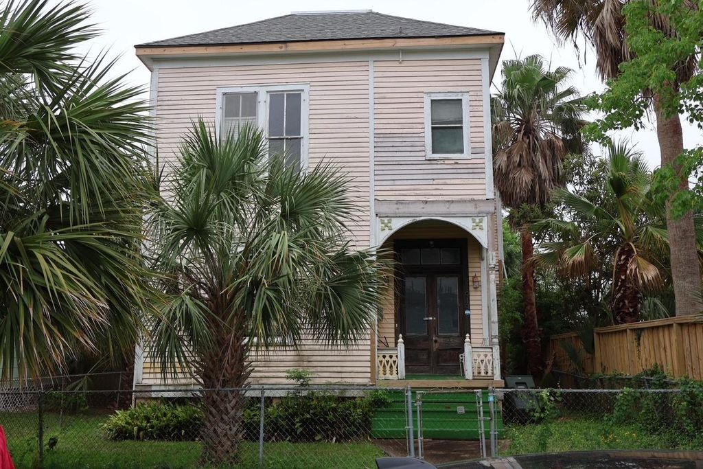 919 Winnie Street, Galveston, TX 77550