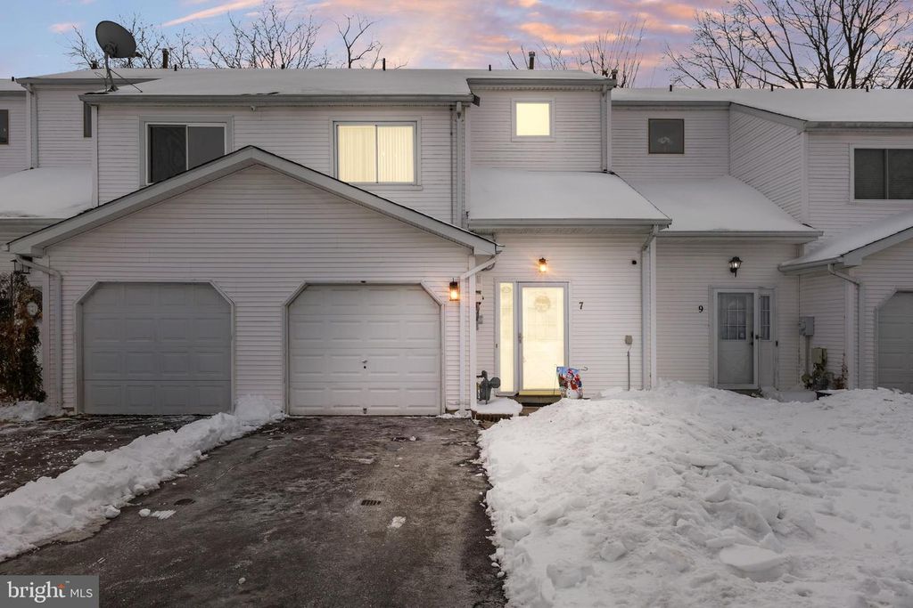 7 MARJORAM DR, Lumberton, NJ 08048