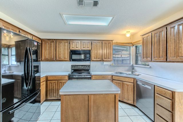 127 Mcalister Road, Burleson, TX 76028
