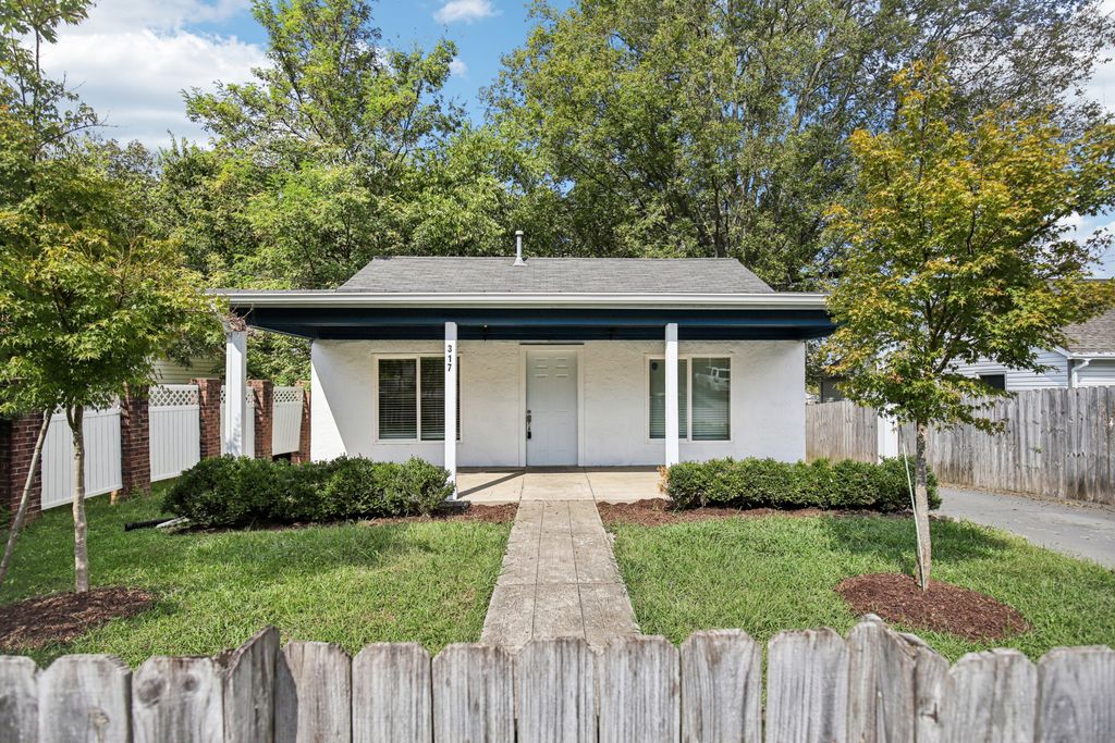 317 E 17th St, Columbia, TN 38401