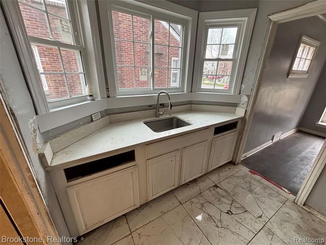 10222 Beaconsfield Street, Detroit, MI 48224