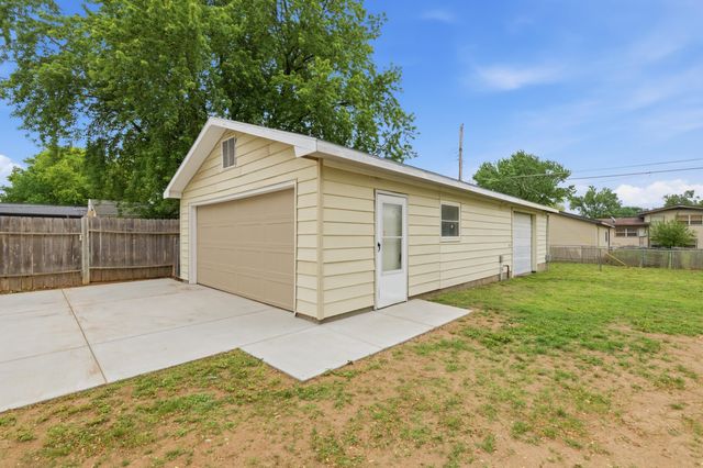 434 S Western Ave, Haysville, KS 67060