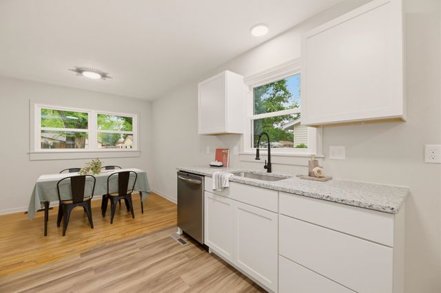 434 S Western Ave, Haysville, KS 67060