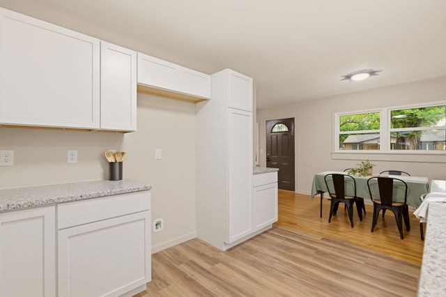 434 S Western Ave, Haysville, KS 67060