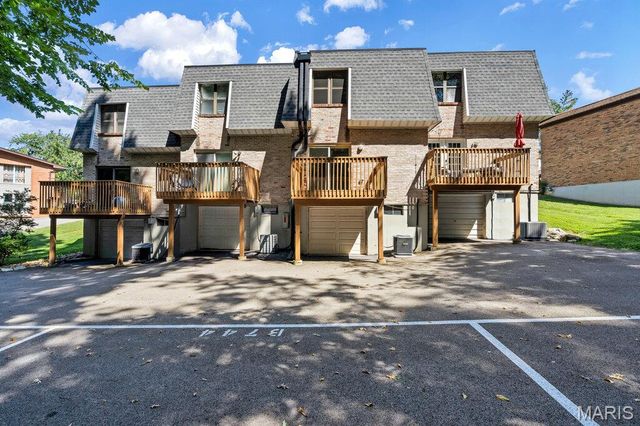 2744 Blackforest Drive, Oakville, MO 63129