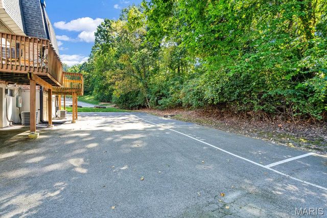2744 Blackforest Drive, Oakville, MO 63129