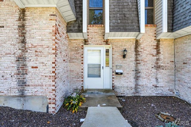 2744 Blackforest Drive, Oakville, MO 63129