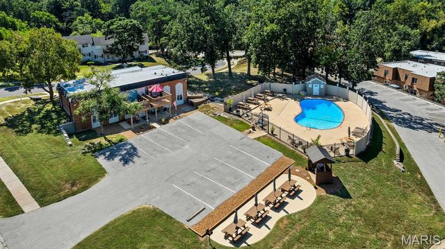 2744 Blackforest Drive, Oakville, MO 63129