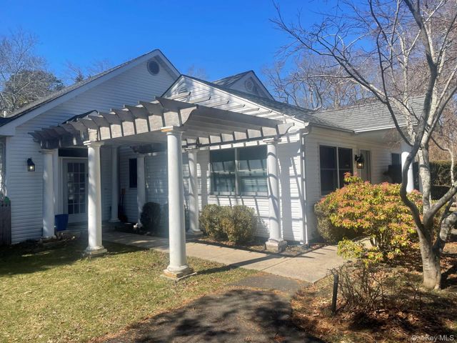 35 Maple Street, Westhampton Beach, NY 11978