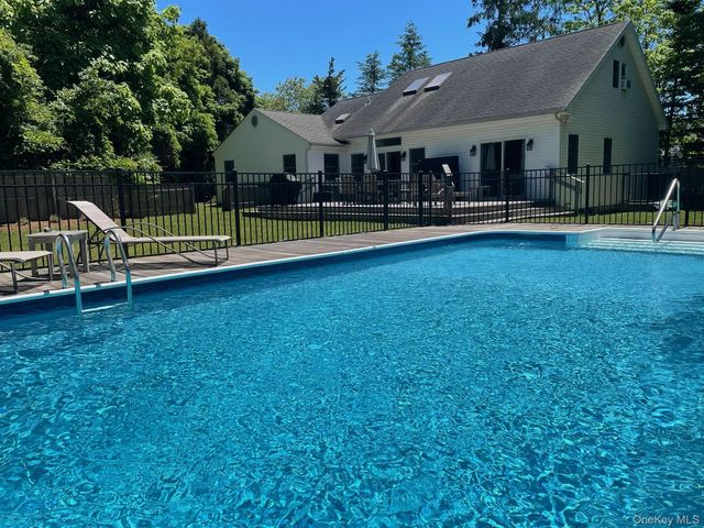 35 Maple Street, Westhampton Beach, NY 11978