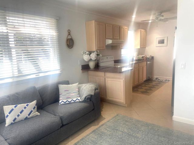 35 Maple Street, Westhampton Beach, NY 11978