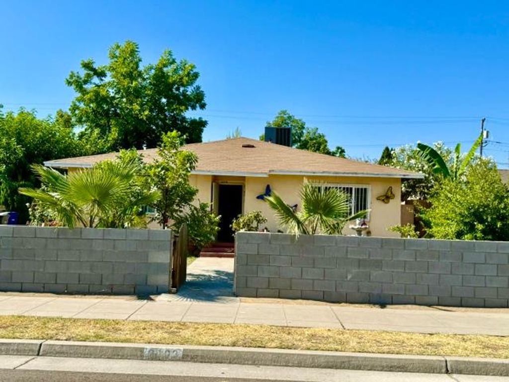 Image 1 of property listing at 2103 Floral Avenue, Selma, CA 93662