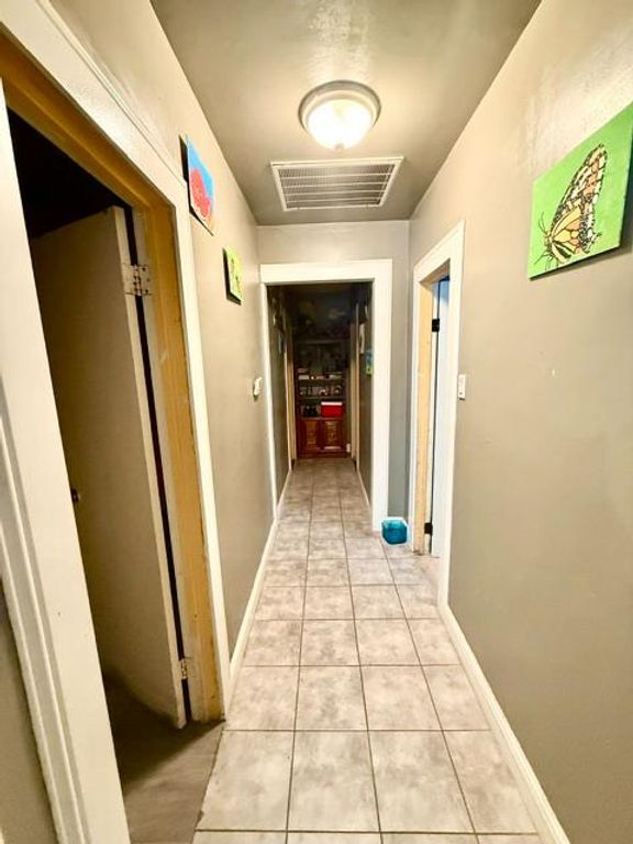 Image 11 of property listing at 2103 Floral Avenue, Selma, CA 93662