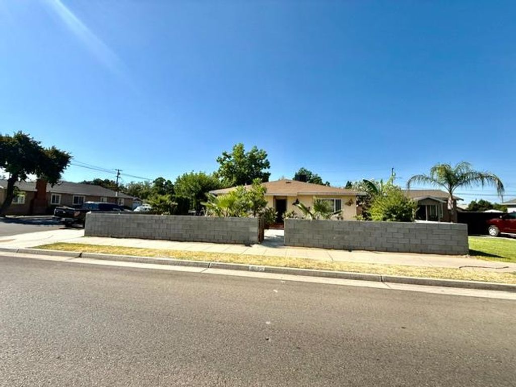 Image 2 of property listing at 2103 Floral Avenue, Selma, CA 93662
