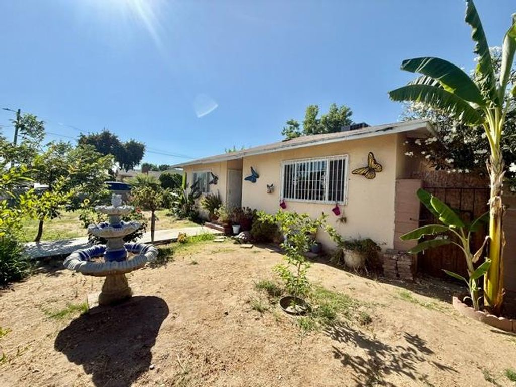 Image 4 of property listing at 2103 Floral Avenue, Selma, CA 93662