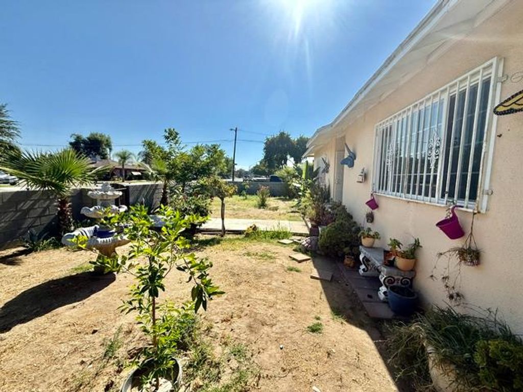 Image 5 of property listing at 2103 Floral Avenue, Selma, CA 93662