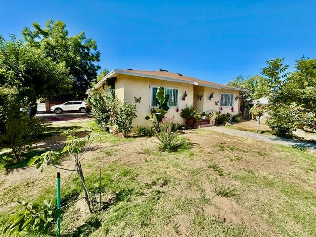 Image 6 of property listing at 2103 Floral Avenue, Selma, CA 93662