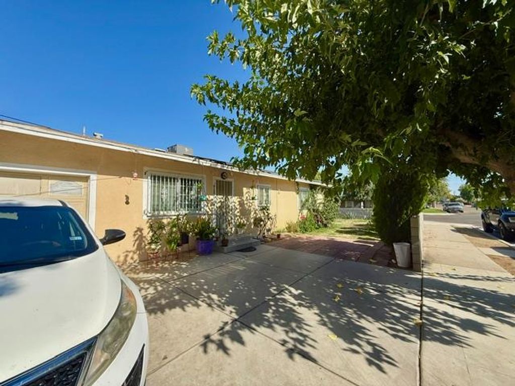 Image 7 of property listing at 2103 Floral Avenue, Selma, CA 93662