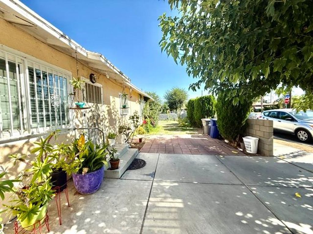 Image 8 of property listing at 2103 Floral Avenue, Selma, CA 93662