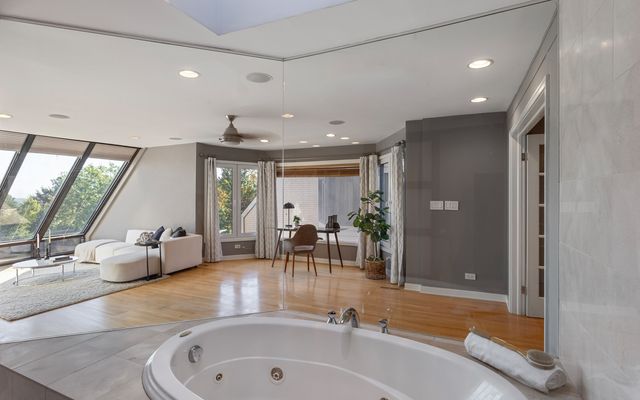 5747 N Sheridan Road GH, Chicago, IL 60660