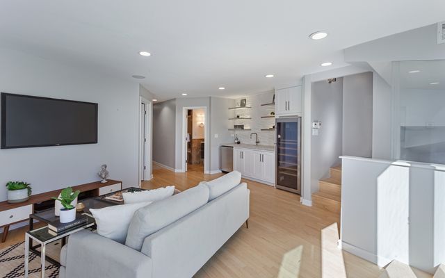 5747 N Sheridan Road GH, Chicago, IL 60660