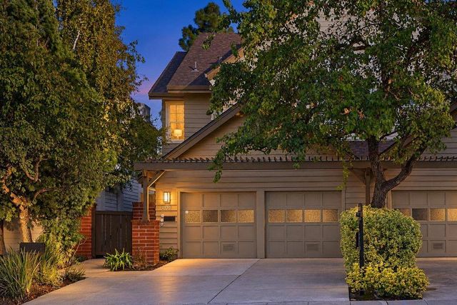 2131 Avy Avenue, Menlo Park, CA 94025