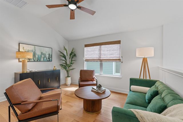 1810 Village Oak CT, Austin, TX 78704