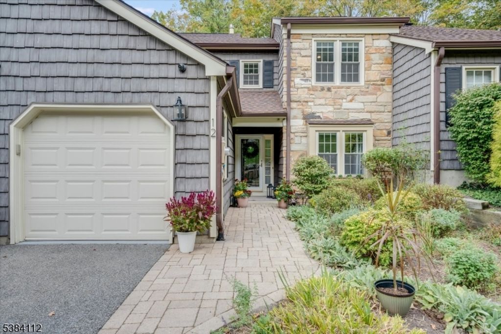12 Goldfinch Way, Allamuchy Twp., NJ 07840