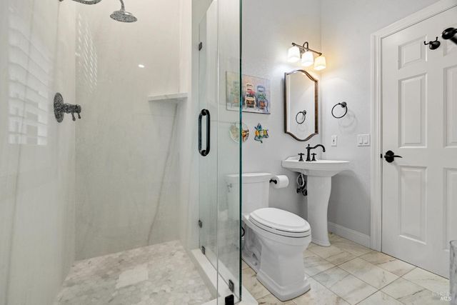 1253 Wikiup Dr, Santa Rosa, CA 95403