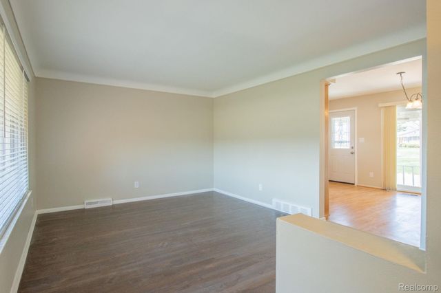 30705 Longfellow Avenue, Madison Heights, MI 48071