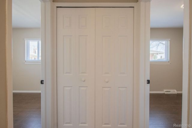 30705 Longfellow Avenue, Madison Heights, MI 48071