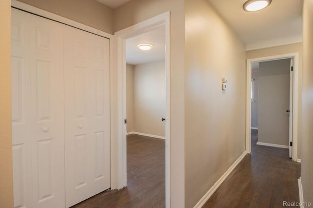 30705 Longfellow Avenue, Madison Heights, MI 48071