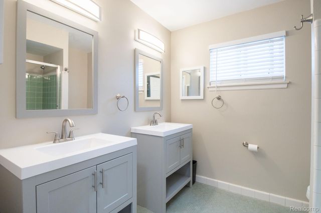 30705 Longfellow Avenue, Madison Heights, MI 48071